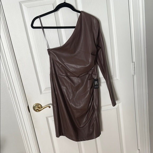 NWT One-Shoulder Brown Dress faux leather express size medium - Picture 2 of 4